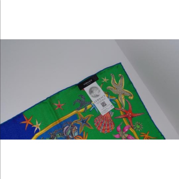 VERSACE TRESOR DE LA MER PRINT SILK SCARF SIZE OS - Picture 4 of 12